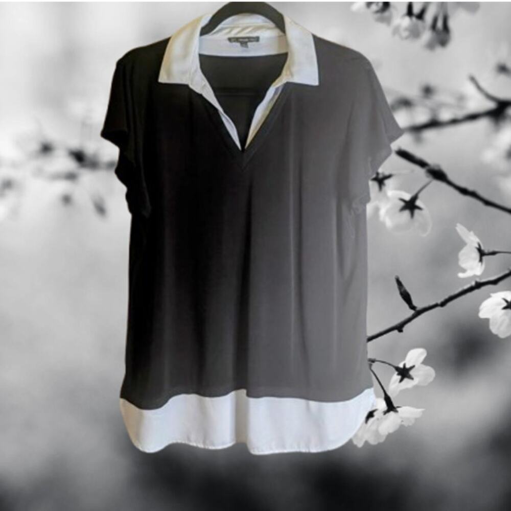 Adrianna Papell Lg short sleeve black and white polyester blend stretch blouse.